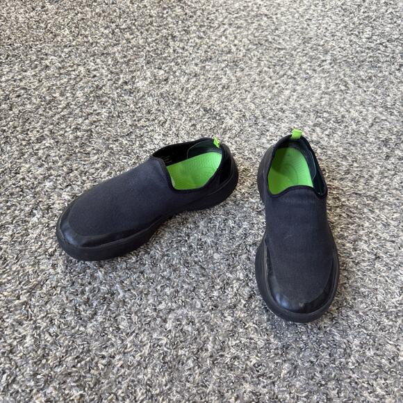 Oofos OOmg eeZee Low Womens Shoes Slip On Black Recovery Sneaker Cushion Size 8 - Picture 1 of 9